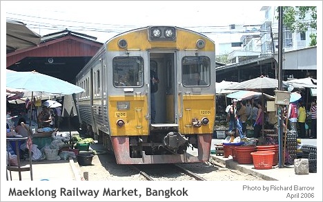 Maeklong-Railway-Market